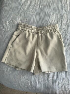 Lululemon softstreme cream bone shorts